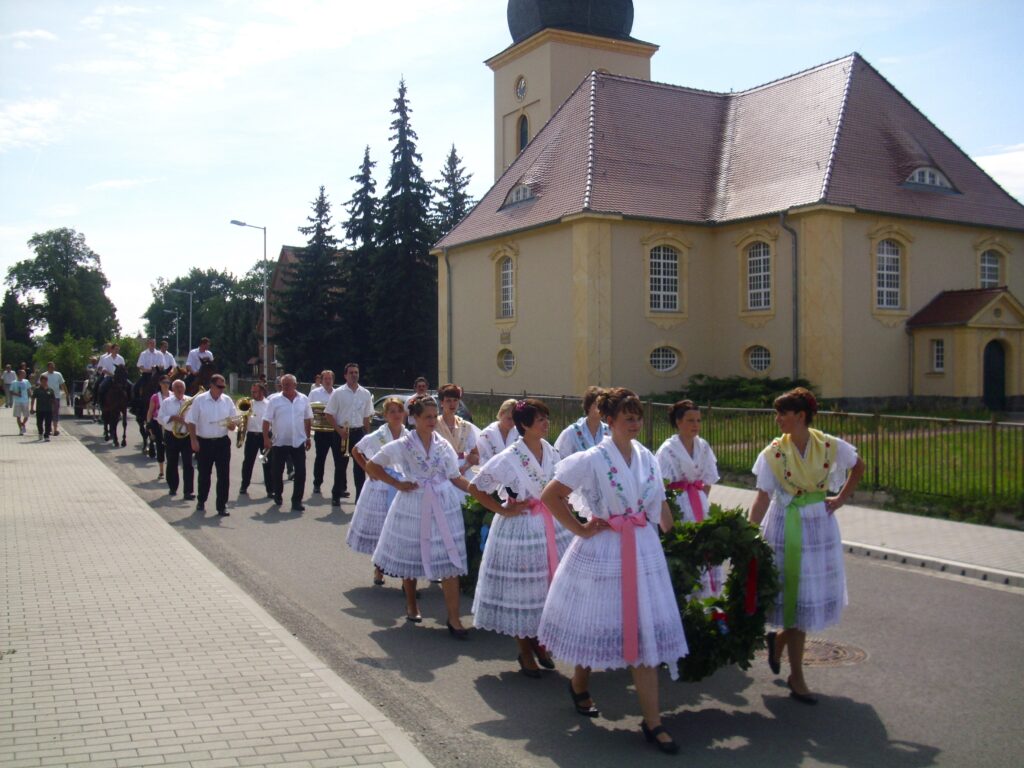 Hahnrupfen in Sielow 2011, Festumzug (Foto: Jugendkoordinator der Domowina Helmut Mattick)
