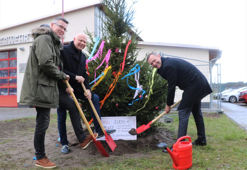 Baumpflanzung in Ortsteil Kahren - Platz 3 "Unser Dorf hat Zukunft" 2024