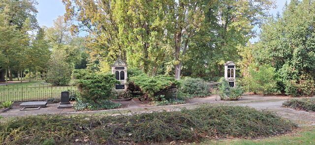 Historische Gräber und wertvolle Bäume