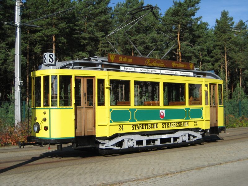 adeb6618d43405b1ebb2ae40a4faad8ca57b2fb3cd85ae4f8c921788417fc48e.jpg#Eheschließung, #Heiraten, #Starßenbahn, #Traditionsbahn