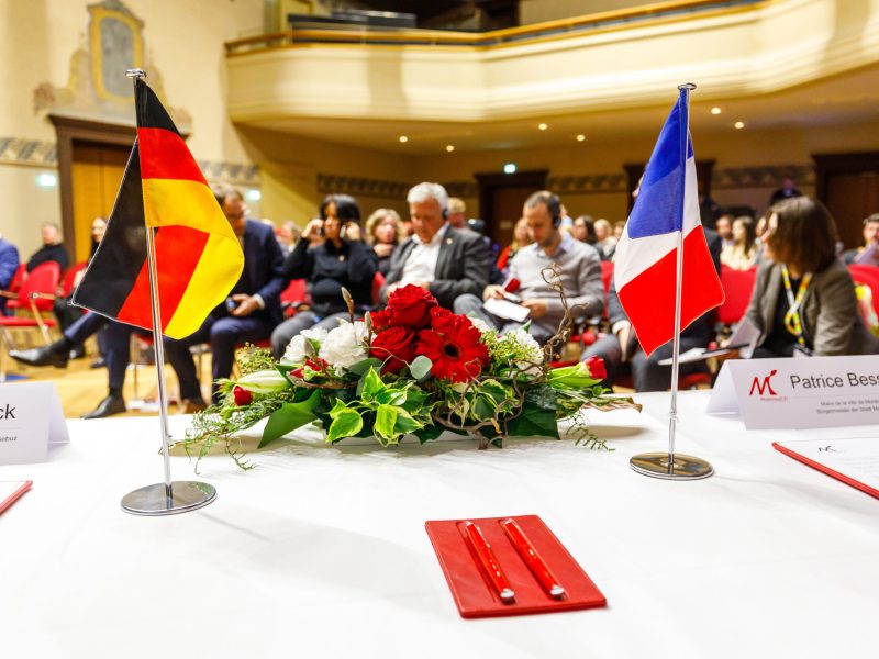 bf59a30741138a7c409b49caeca41ce9f393132514efa30a94b99711eebecd98.jpg#65 Jahre, #Montreuil, #Patrice Bessac, #Städtepartnerschaft, #Tobias Schick